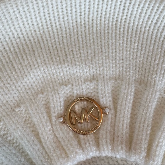 🤍🤍MICHAEL KORS IVORY WHITE KNIT BERET WITH MK LOGO ACCENT!🤍🤍 - Picture 3 of 6